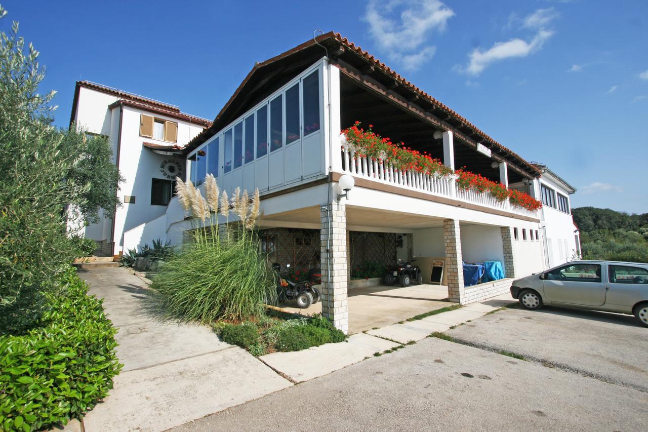 Jurman Apartment Барбарига Екстериор снимка